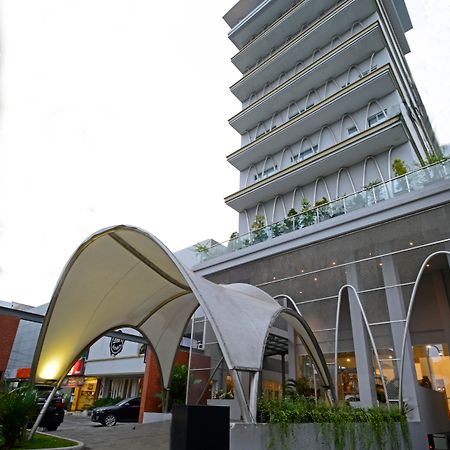 La Lisa Hotel Surabaya Exterior photo