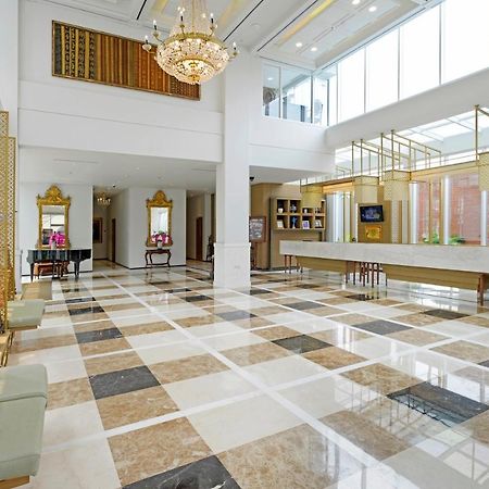 La Lisa Hotel Surabaya Exterior photo