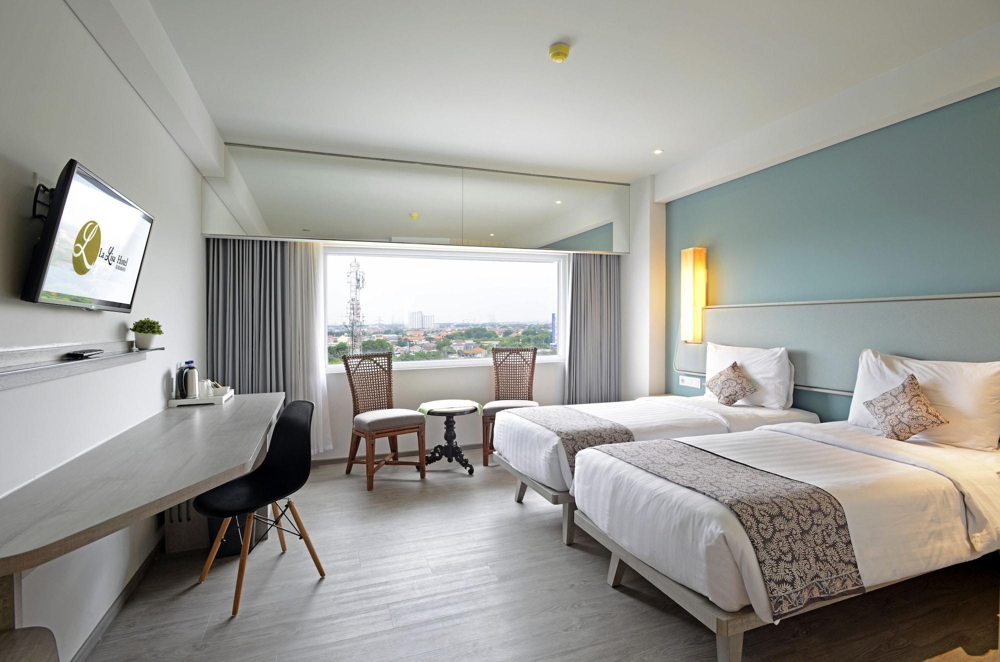 La Lisa Hotel Surabaya Exterior photo