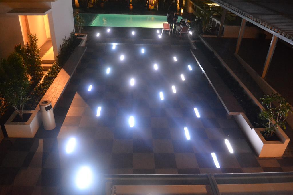 La Lisa Hotel Surabaya Exterior photo