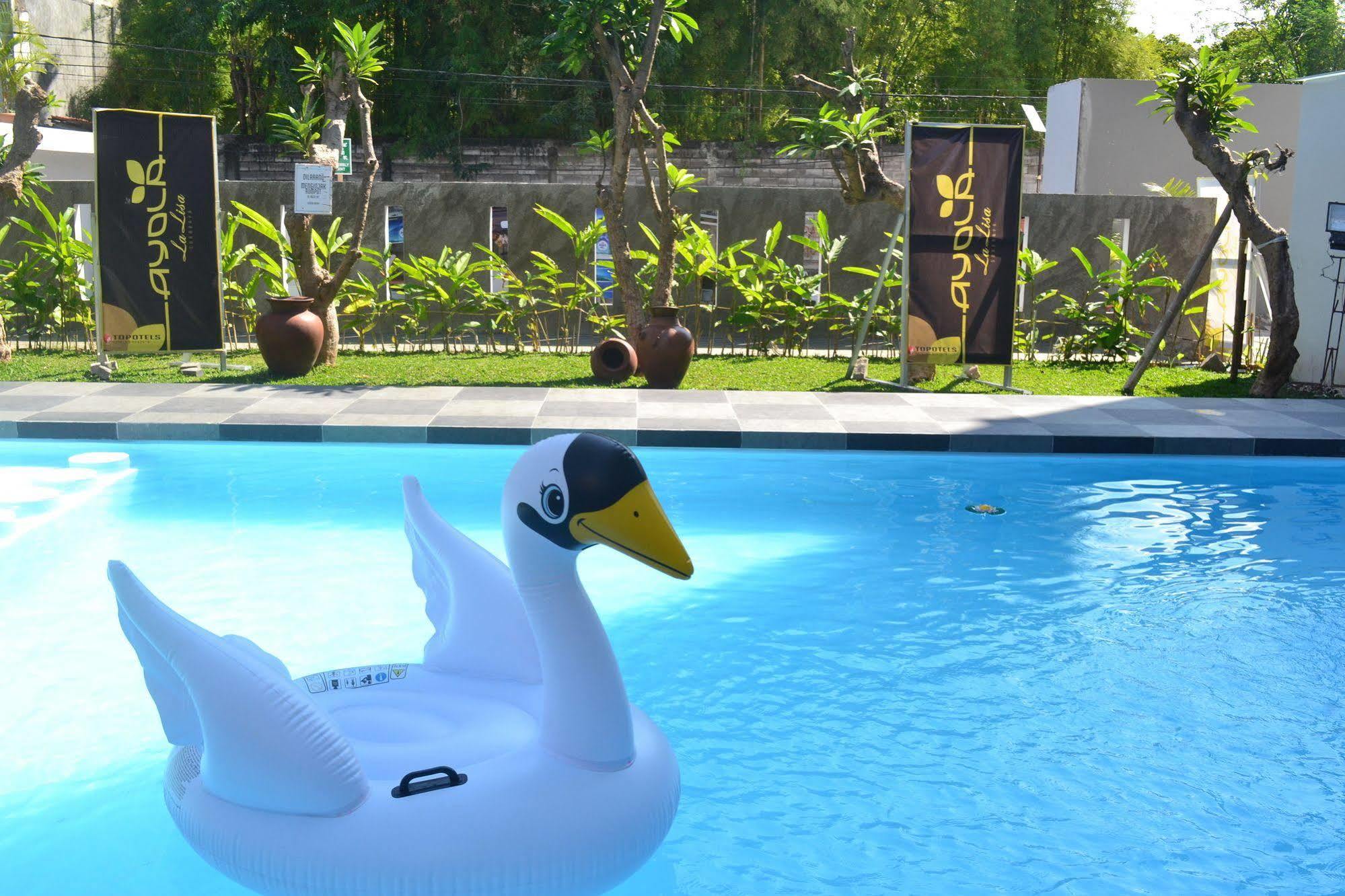 La Lisa Hotel Surabaya Exterior photo