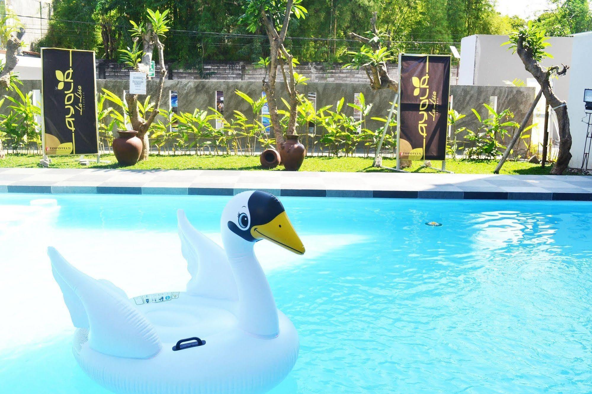 La Lisa Hotel Surabaya Exterior photo