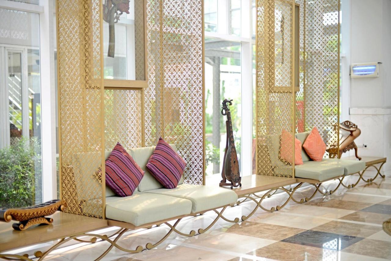 La Lisa Hotel Surabaya Exterior photo
