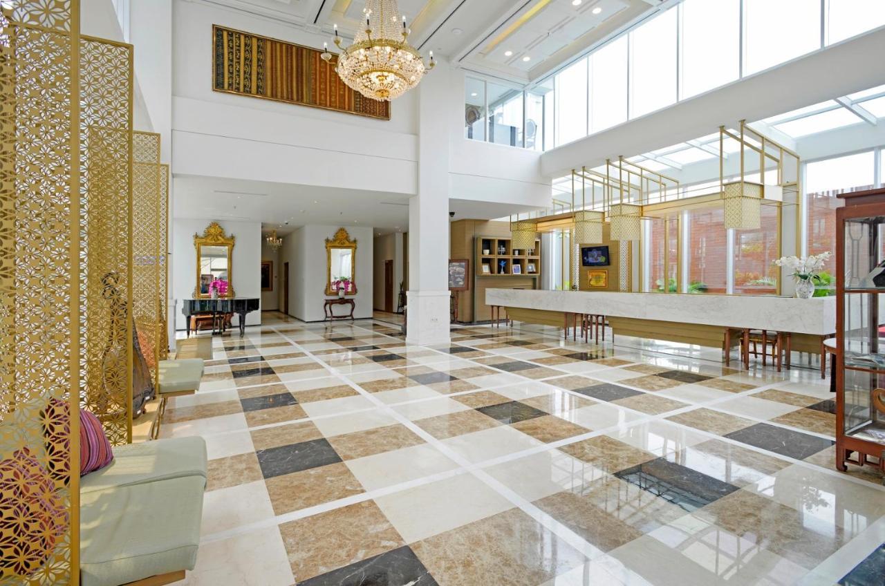 La Lisa Hotel Surabaya Exterior photo