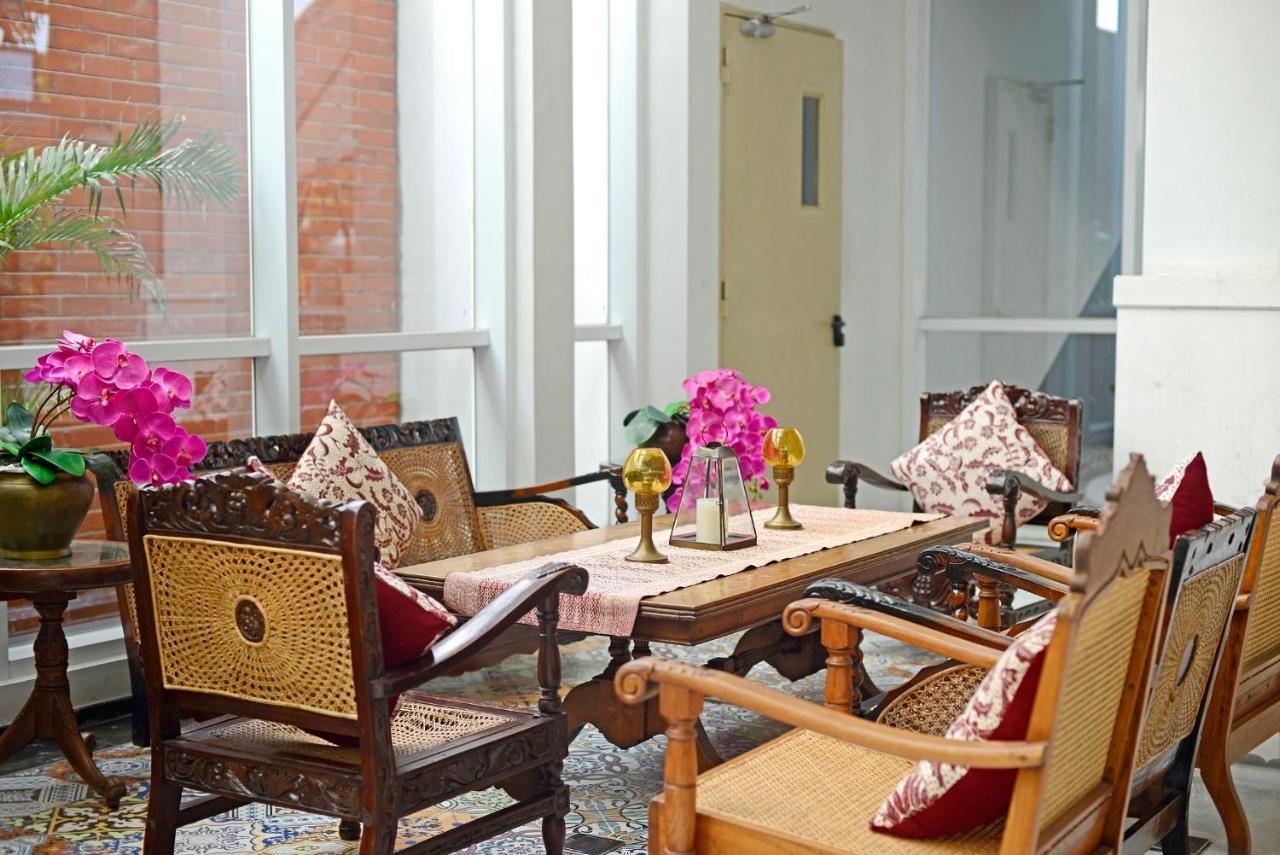 La Lisa Hotel Surabaya Exterior photo