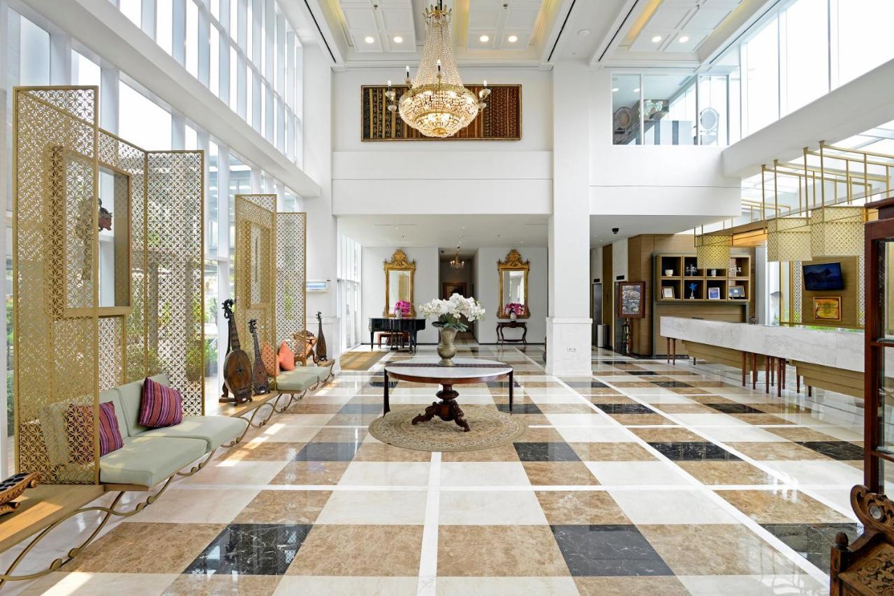 La Lisa Hotel Surabaya Exterior photo